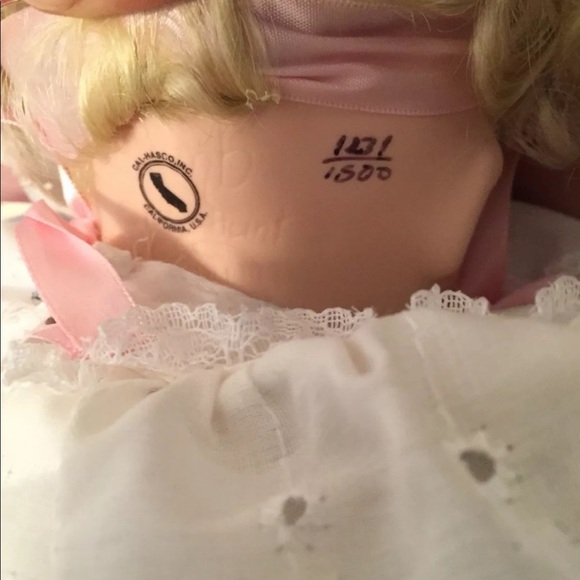 Porcelain Doll Easter 1993 World Gallery Dolls And Collectibles”Little Lamb” - Picture 9 of 12